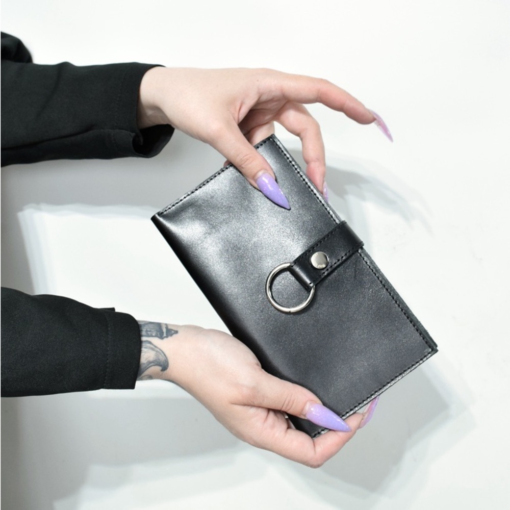 Mad Elephant Handmade Leather Wallet with O Ring Detail